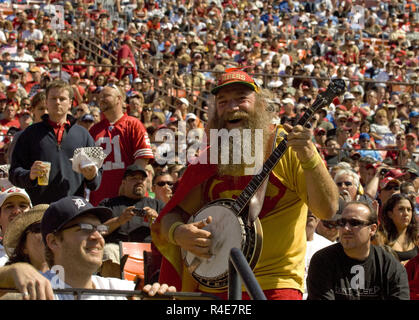 San Francisco, Kalifornien, USA. 21 Sep, 2008. 49ers Banjo Mann unterhält Gast am Sonntag, 21. September 2008 Bei Candlestick Park, San Francisco, Kalifornien. Die 49ers besiegten die Löwen 31-13. Credit: Al Golub/ZUMA Draht/Alamy leben Nachrichten Stockfoto