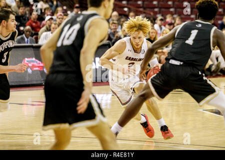 Columbia, SC, USA. 26 Nov, 2018. Südcarolina Kampfhähne guard Hassani Gravett (2) Laufwerke in der NCAA Basketball matchup im Colonial Life Arena in Columbia, SC. (Scott Kinser/Cal Sport Media) Credit: Csm/Alamy leben Nachrichten Stockfoto