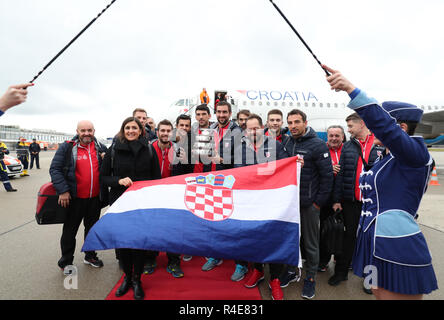 Zagreb. 26 Nov, 2018. Kroatische Davis Cup Team kommen an Franjo Tudjman Flughafen in Zagreb, Kroatien am November 26, 2018. Kroatien gewann Tennis Davis Cup nach dem Sieg gegen Frankreich im Finale 3-1 am 07.11.25. Credit: Sanjin Strukic/Xinhua/Alamy leben Nachrichten Stockfoto