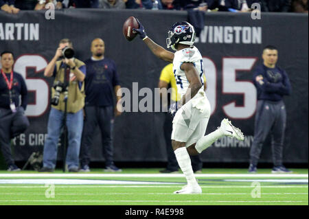 Houston, Texas, USA. 26 Nov, 2018. Tennessee Titans wide receiver Corey Davis (84) Trägt ein Pass Rezeption für einen Touchdown im dritten Quartal des NFL regular season Spiel zwischen den Houston Texans und die Tennessee Titans an NRG Stadion in Houston, TX am 26. November 2018. Credit: Erik Williams/ZUMA Draht/Alamy leben Nachrichten Stockfoto