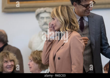 Foto Fabrizio Corradetti/LaPresse 27 Novembre 2018 Roma, Italia Cronaca Campidoglio Sala Protomoteca Kamera ardente di Bernando Bertolucci Nella Foto: Isabella Ferrari Foto Fabrizio Corradetti/LaPresse February 27th, 2018 Rom, Italien Campidoglio Sala Protomoteca, brennende Zimmer von Bernardo Bertolucci in der Foto: Isabella Ferrari Stockfoto