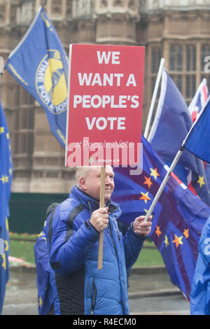 London, Großbritannien. 27. November 2018. Pro EU-Demonstranten von sodem, Stand der Missachtung der Europäischen Bewegung weiterhin ihren Protest außerhalb des Parlaments ein Volk der Abstimmung als Premierminister Theresa May begibt sich auf eine 2-wöchigen Tour durch Großbritannien Ihr Brexit Abkommen Abkommen über den von den 27 Staats- und Regierungschefs der Europäischen Union die ratifiziert wurde: Amer ghazzal/Alamy Leben Nachrichten zu verkaufen bedarf Stockfoto