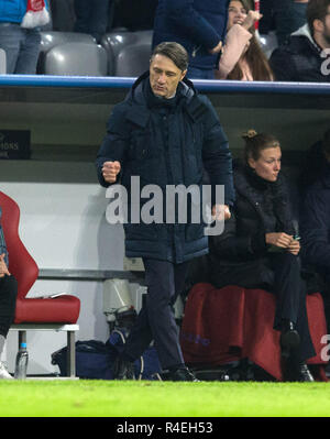 München, Deutschland. München, Deutschland. 27 Nov, 2018. goaljubel zu 1-0 von Trainer Niko Kovac (FCB) GES/fussball/UEFA Champions League: FC Bayern München - Benfica Lissabon, 27.11.2018 Fußball: UEFA Champions League: Bayern München gegen Benfica Lissabon, München, 27. November 2018 | Verwendung der weltweiten Kredit: dpa/Alamy Leben Nachrichten Quelle: dpa Picture alliance/Alamy leben Nachrichten Stockfoto