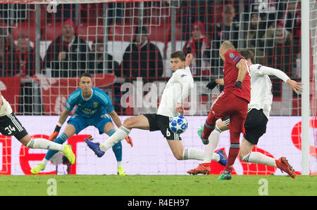 München, Deutschland. München, Deutschland. 27 Nov, 2018. Ziel bis 2-0 von Arjen Robben (FCB) GES/fussball/UEFA Champions League: FC Bayern München - Benfica Lissabon, 27.11.2018 Fußball: UEFA Champions League: Bayern München gegen Benfica Lissabon, München, 27. November 2018 | Verwendung der weltweiten Kredit: dpa/Alamy Leben Nachrichten Quelle: dpa Picture alliance/Alamy leben Nachrichten Stockfoto