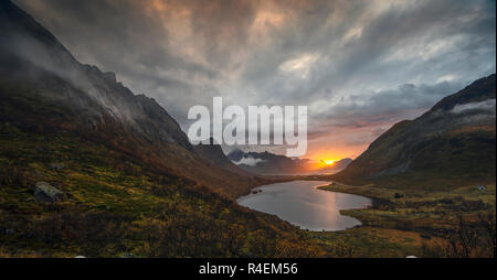 Herbst Landschaft, Vareid, Flakstad, Lofoten, Nordland, Norwegen Stockfoto