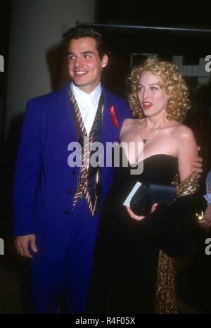 BEVERLY HILLS, Ca - 26. Februar: Schauspieler Antonio Sabato jr. und Schauspielerin Virginia Madsen der 9. jährlichen Soap Opera Digest Awards am 26. Februar 1993 Besuchen im Beverly Hilton Hotel in Beverly Hills, Kalifornien. Foto von Barry King/Alamy Stock Foto Stockfoto