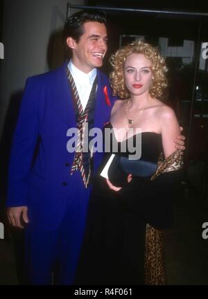 BEVERLY HILLS, Ca - 26. Februar: Schauspieler Antonio Sabato jr. und Schauspielerin Virginia Madsen der 9. jährlichen Soap Opera Digest Awards am 26. Februar 1993 Besuchen im Beverly Hilton Hotel in Beverly Hills, Kalifornien. Foto von Barry King/Alamy Stock Foto Stockfoto