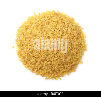 Ansicht von oben trocken Bulgur heap isoliert auf weißem Stockfoto