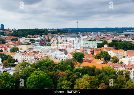 Blick auf die Altstadt von Vilnius von Gediminas Turm. Vilnius, Vilnius County, Litauen, Baltikum, Europa. Stockfoto