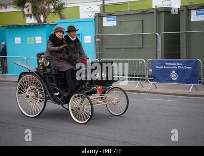 Teilnehmer in der Nähe der Ziellinie Madiera Laufwerk auf London nach Brighton Veteran Car Run 4. November 2018 Stockfoto