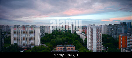 Großes panorama Sonnenuntergang über der Stadt Moskau Russland Stockfoto