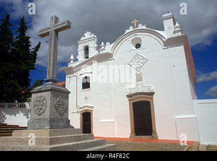 Portugal, Alentejo, Distrikt Beja, Alvito. Schönen weißen barocken Kapelle im historischen Zentrum. Stockfoto