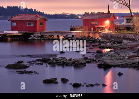 Karlsudd, in der Nähe von Vaxholm, Schweden, bei Nacht Stockfoto