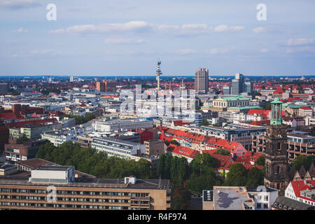 Schöne super Weitwinkel- Sommer Luftaufnahme von Hannover, Deutschland, Niedersachsen, von der Aussichtsplattform des Neuen Rathaus gesehen, Hannover Stockfoto