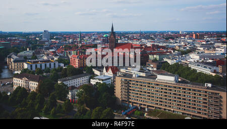 Schöne super Weitwinkel- Sommer Luftaufnahme von Hannover, Deutschland, Niedersachsen, von der Aussichtsplattform des Neuen Rathaus gesehen, Hannover Stockfoto