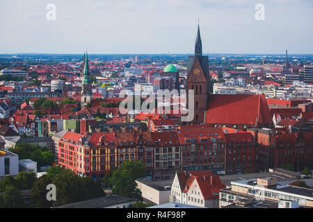 Schöne super Weitwinkel- Sommer Luftaufnahme von Hannover, Deutschland, Niedersachsen, von der Aussichtsplattform des Neuen Rathaus gesehen, Hannover Stockfoto