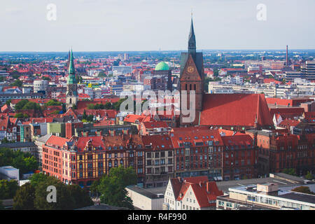 Schöne super Weitwinkel- Sommer Luftaufnahme von Hannover, Deutschland, Niedersachsen, von der Aussichtsplattform des Neuen Rathaus gesehen, Hannover Stockfoto