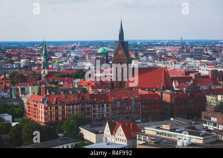 Schöne super Weitwinkel- Sommer Luftaufnahme von Hannover, Deutschland, Niedersachsen, von der Aussichtsplattform des Neuen Rathaus gesehen, Hannover Stockfoto