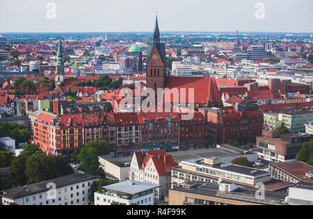 Schöne super Weitwinkel- Sommer Luftaufnahme von Hannover, Deutschland, Niedersachsen, von der Aussichtsplattform des Neuen Rathaus gesehen, Hannover Stockfoto