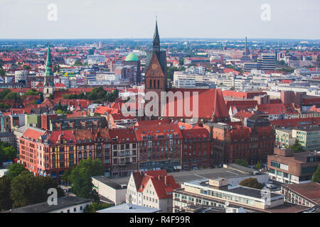 Schöne super Weitwinkel- Sommer Luftaufnahme von Hannover, Deutschland, Niedersachsen, von der Aussichtsplattform des Neuen Rathaus gesehen, Hannover Stockfoto