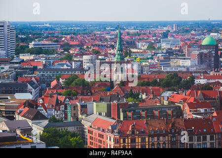 Schöne super Weitwinkel- Sommer Luftaufnahme von Hannover, Deutschland, Niedersachsen, von der Aussichtsplattform des Neuen Rathaus gesehen, Hannover Stockfoto