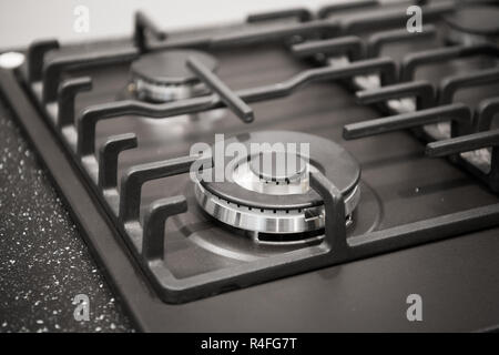 Nahaufnahme eines modernen glänzenden Metall Gasherd Stockfoto