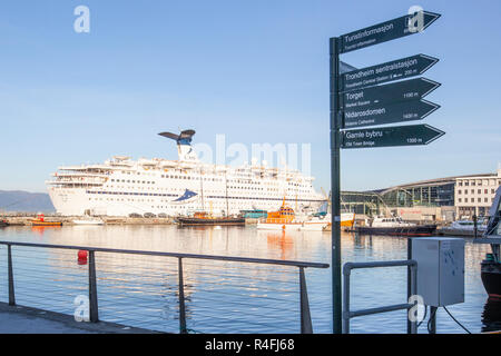 Kreuzfahrtschiff MS Magellan dockte in Trondheim Norwegen an Stockfoto