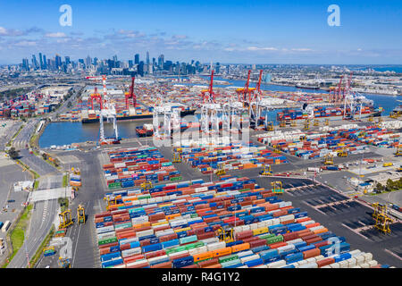 Luftbild des Containerterminals in Melbourne, Australien Stockfoto