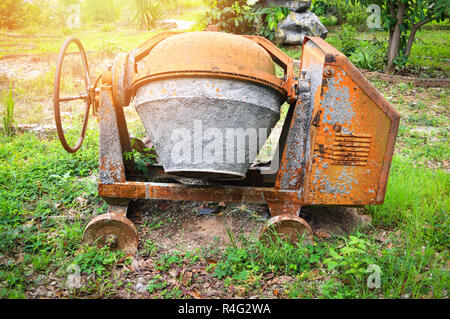 Alte Betonmischer Maschine/Werkzeug der Betonmischer Maschine Rost am Bau Baustelle Stockfoto