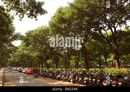 Fahrzeuge am Parkplatz geparkt Stockfoto