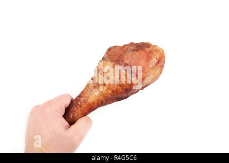 Close Up und isolierte Bild von Hand eine Holding gegrillte Türkei Bein auf weißem Hintergrund. Stockfoto