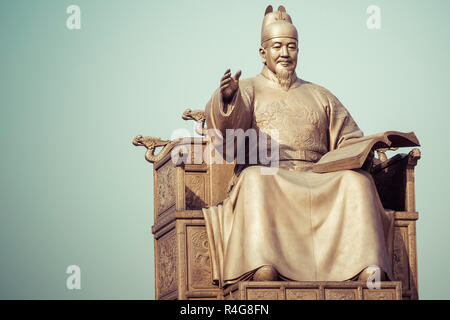 Öffentliche Statue von König Sejong der große König von Südkorea in Gwanghwamun Platz in Seoul, Südkorea. Stockfoto