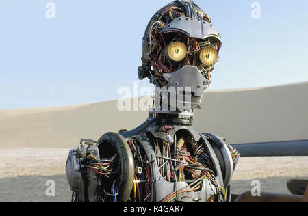 STAR WARS: Episode 1 - DIE DUNKLE BEDROHUNG 1999 Lucasfilm Produktion mit Anthony Daniels voicing C-3PO Stockfoto