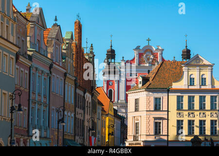 Großpolen Polen Stadt, Blick auf die farbenfrohen barocken Giebelhaus Gebäude auf dem Marktplatz in Posen, Polen. Stockfoto