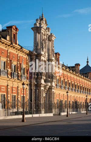 San Telmo Palast (Palacio de San Telmo), eine 1600 von barocken Palast als HQ für die regionale Regierung von Andalusien, Calle Palos de la Frontera, Sevilla verwendet. Stockfoto