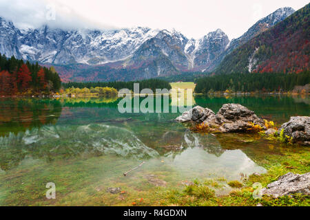 See Fusine (Lago di Fusine) Bergsee in Nord Italien Stockfoto