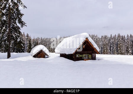 Winter Ferienhaus in Slowenien-Alpen Stockfoto