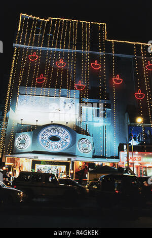 Dekoriert Shoppers Stop während Diwali Festival, Andheri, Mumbai, Indien, Asien Stockfoto