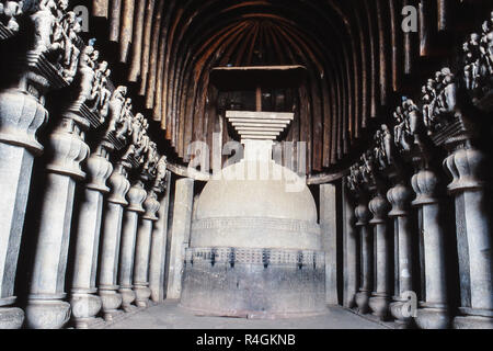 Innenraum der Chaitya Hall, Karla Höhlen, Pune, Maharashtra, Indien, Asien Stockfoto