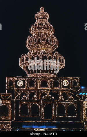 Beleuchtete Dekoration von Dagadusheth Halwai Ganapati Tempel, Pune, Maharashtra, Indien, Asien Stockfoto