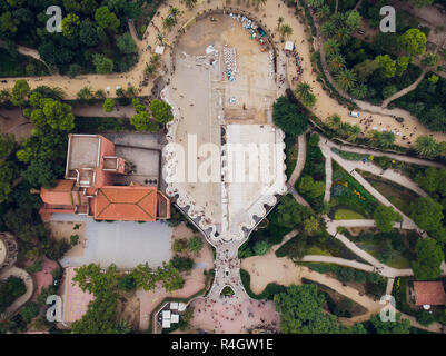 BARCELONA, SPANIEN - 22. AUGUST 2018: View Park Güell in Barcelona. Katalonien, Spanien Stockfoto