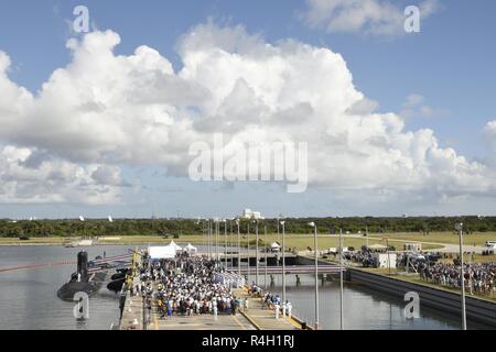 PORT Canaveral, Florida (Sept. 29, 2018) Gäste besuchen die Inbetriebnahme Zeremonie der USS Indiana (SSN 789). Die Gemeinde sich versammelt für die US-Marine u-boot Inbetriebnahme der USS Indiana am September 29, 2018 in Cape Canaveral Air Station, Florida. Indiana ist der U.S. Navy 16 Virginia-Klasse schnell-Angriffs-U-Boot und das dritte Schiff für den Bundesstaat Indiana benannt. Stockfoto