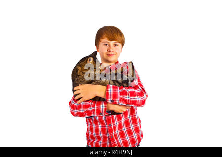 Cute boy Umarmen mit seiner Katze Stockfoto