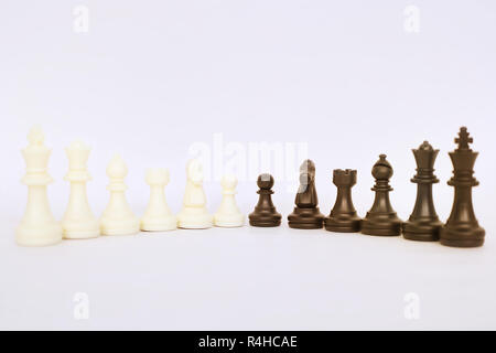 Bild von Schach Schachfiguren. Auf den weißen Hintergrund isoliert. Stockfoto