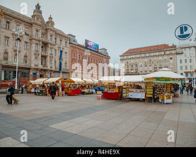 Zageb, Kroatien - Oktober 2, Markt am Zagreb Hauptplatz an bewölkten Tag Stockfoto