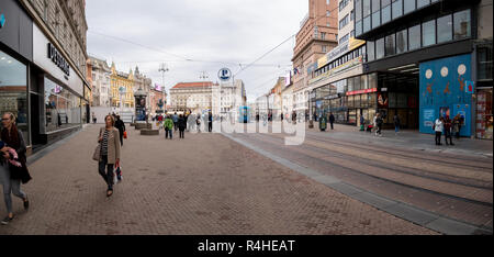 Zageb, Kroatien - Oktober 2, Panorama von Zagreb Stadt Hauptplatz von Ilica Straße Stockfoto