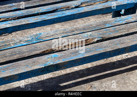 Teil der alten Holzbänke Stockfoto