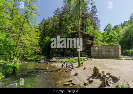 Böhmische Schweiz, die Ruine von der Mühle im Kamnitzklamm, Ruine der Grundmühle in der Kamnitzklamm Stockfoto