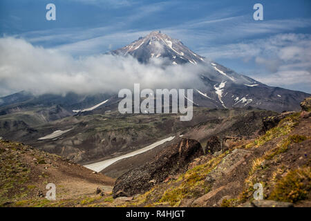 Berge und Vulkane. Schöne Landschaft von Kamtschatka Penins Stockfoto