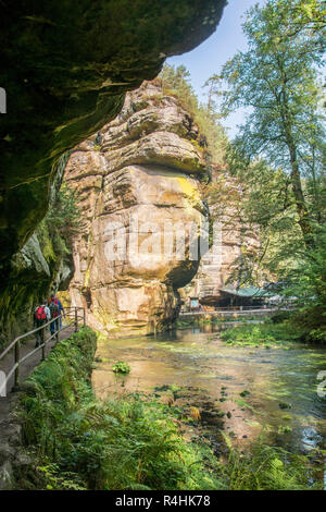 Böhmische Schweiz, Rastplatz mit holiday Bar in der Edmundsklamm der Kamenice, Rastplatz mit Ausflugslokal in der Edmundsklamm der Kamenice Stockfoto